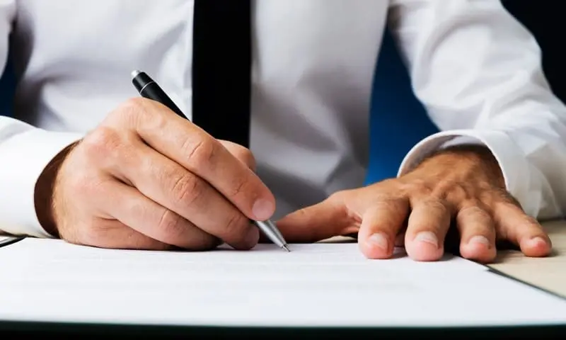 Wills vs. Living Wills: What's the Difference?
