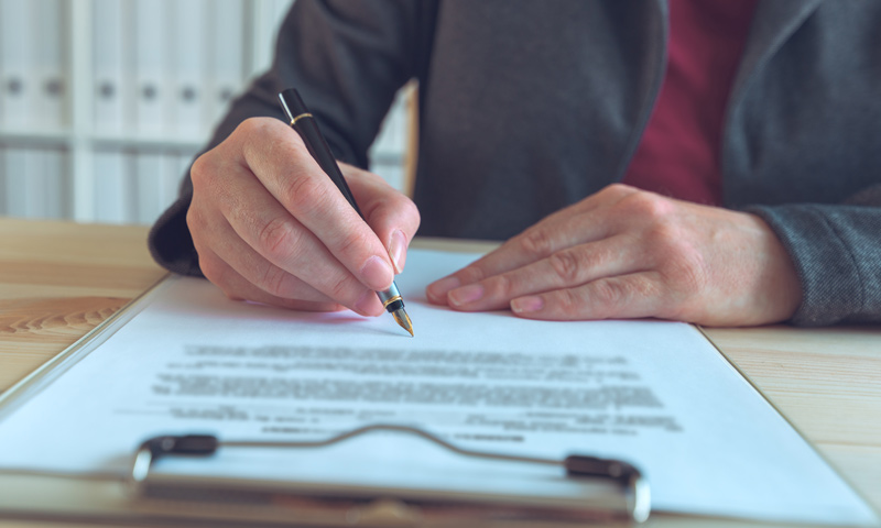 Utah-Business-Entity-Formation-Blog Signing a document