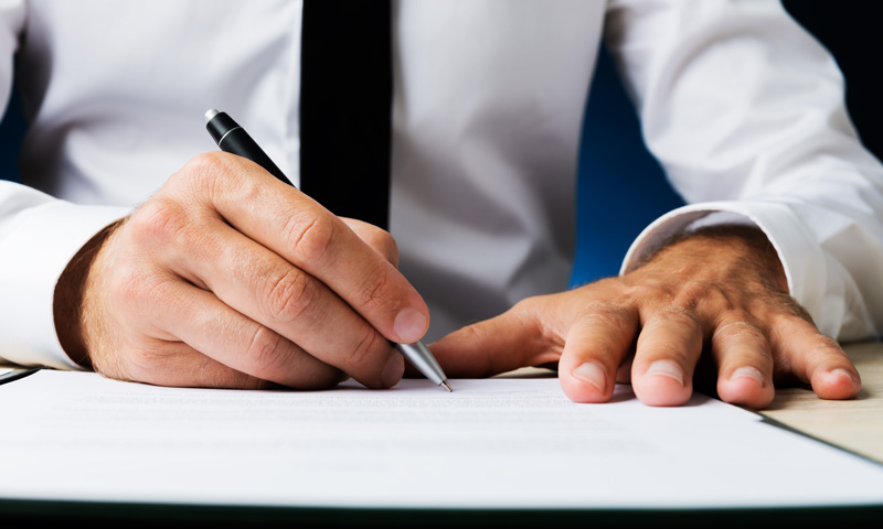 Wills-vs-Living-Wills-Blog Signing a will