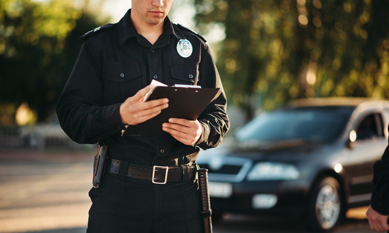 Don’t-Talk-to-the-Police-Blog Police officer writing a ticket